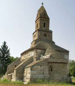 Photo 2. Densuș church, Hațeg County, has a roof made of stone plates. Photo: Alexandru Baboș, Creative Common Attribution.