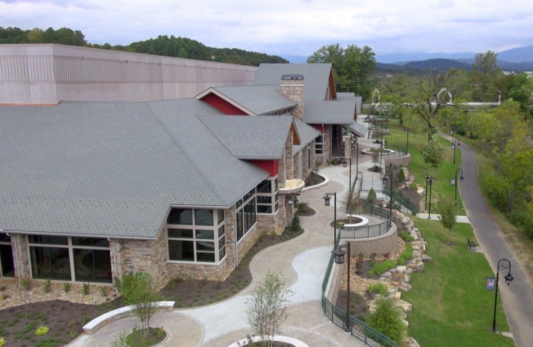 Topping off the LeConte Center at Pigeon Forge is 965 squares of Valoré Slate polymer roofing tiles from DaVinci Roofscapes in the Verde blend of light and dark green tiles, which complement the facility’s Smoky Mountain setting.