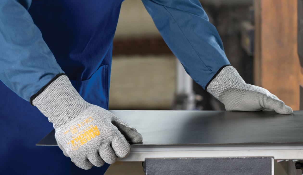 The SmartCut BKCR404 glove is designed with high-molecular-weight polyethylene fiber thread blend to ensure dexterity and tactile sensitivity.